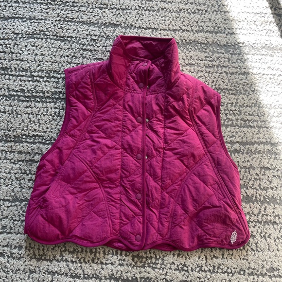 Free People FP Movement Quinn Quilted Puffer Vest Lightweight Magenta XS New - Picture 6 of 7